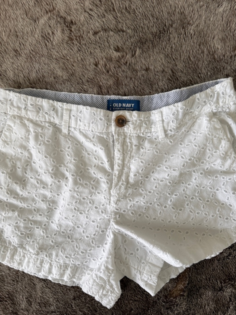 Old Navy White Eyelet High Waist Shorts 4 - Picture 1 of 11